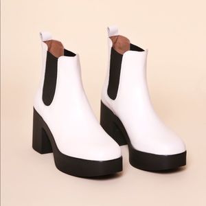 BNWOT Intentionally Blank DRUE, White leather